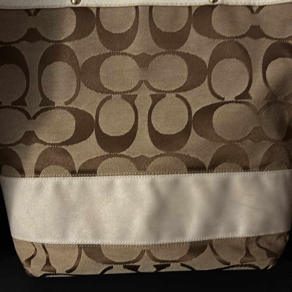 Beautiful Coach handbag - Picture 3 of 7